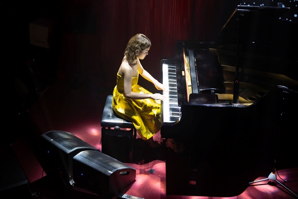 Sunny Đan Ngọc ra mắt MV Temptation, hát tặng Thầy Cô trong liveshow