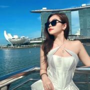 Khó nhận ra “thần đồng bolero” Khánh An ở tuổi 17