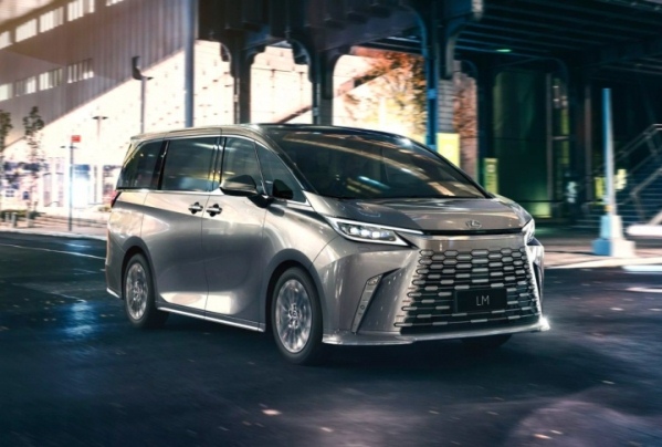 Tiết lộ mức giá của 'chuyên cơ mặt đất' Lexus LM 2024 sắp trình làng