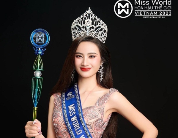 Từ vụ vạ miệng của Ý Nhi: Hoa hậu có còn truyền cảm hứng?