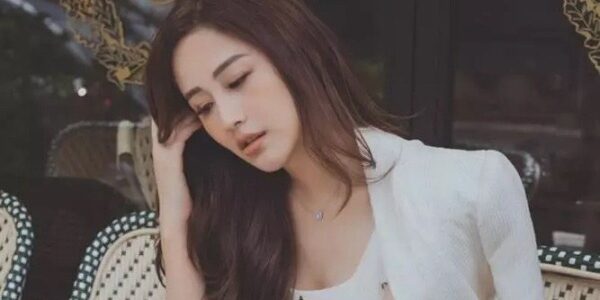 Câu chuyện mặt mộc “cười té ghế” của Mai Phương Thúy