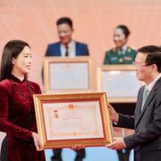 Trịnh Kim Chi xúc động nhận danh hiệu Nghệ sĩ Nhân Dân