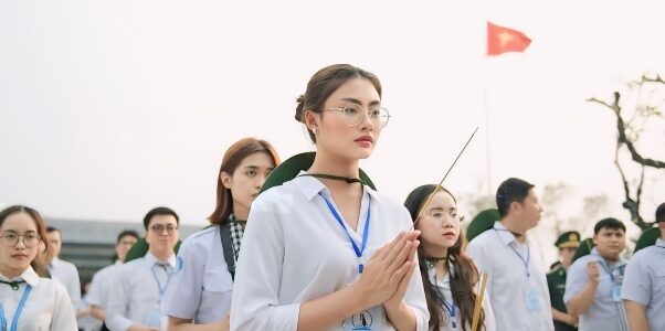 Xuân Hạnh, Thủy Tiên xúc động dâng hương tại Điện Biên Phủ