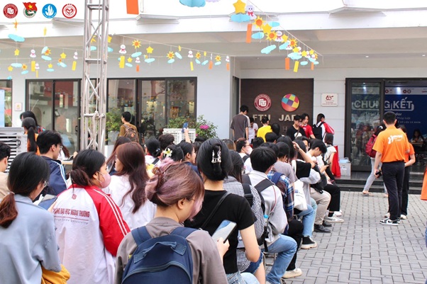 Sắc cam tại Happy Day XIV- Ngày hội hiến máu Đại học Ngoại thương
