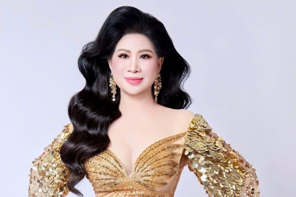 Chủ Tịch Hoa Hậu Cao Hồng (Hồng Alina) tự hào về Á Hậu Mai Chuyên