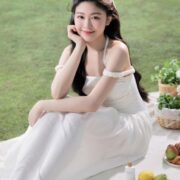 Tranh cãi việc con gái Quyền Linh sở hữu xe gần 9 tỷ ở tuổi 19