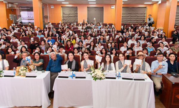 Nghệ sĩ, hoa hậu tiếp lửa tri thức và khát vọng lớn cho thế hệ trẻ