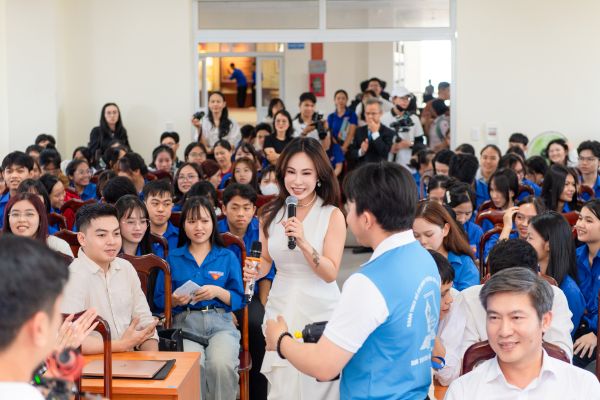 Người trẻ Buôn Ma Thuột được “tiếp lửa” khát vọng kiến quốc