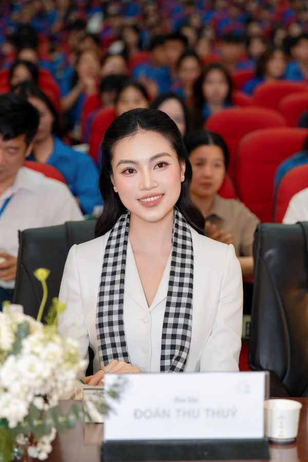 Hoa hậu Đoàn Thu Thủy: “Con đường không dễ nhưng đáng để đi đến cùng”