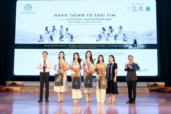 Hoa hậu Đoàn Thu Thủy: “Con đường không dễ nhưng đáng để đi đến cùng”