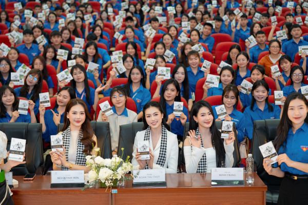 Năng lượng sinh viên vùng cao khiến nghệ sĩ muốn quay lại nhiều lần