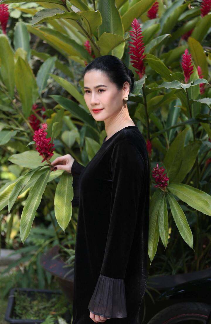 Bị đồn có 700 tỷ, diễn viên 'Mưa đỏ' bức xúc: 'Cơm áo còn thiếu trước hụt sau'