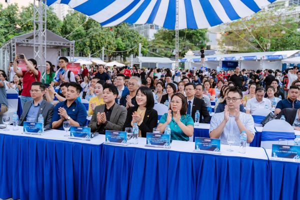 UEB Job Fair 2026: Bản hòa âm kết nối, kiến tạo tương lai